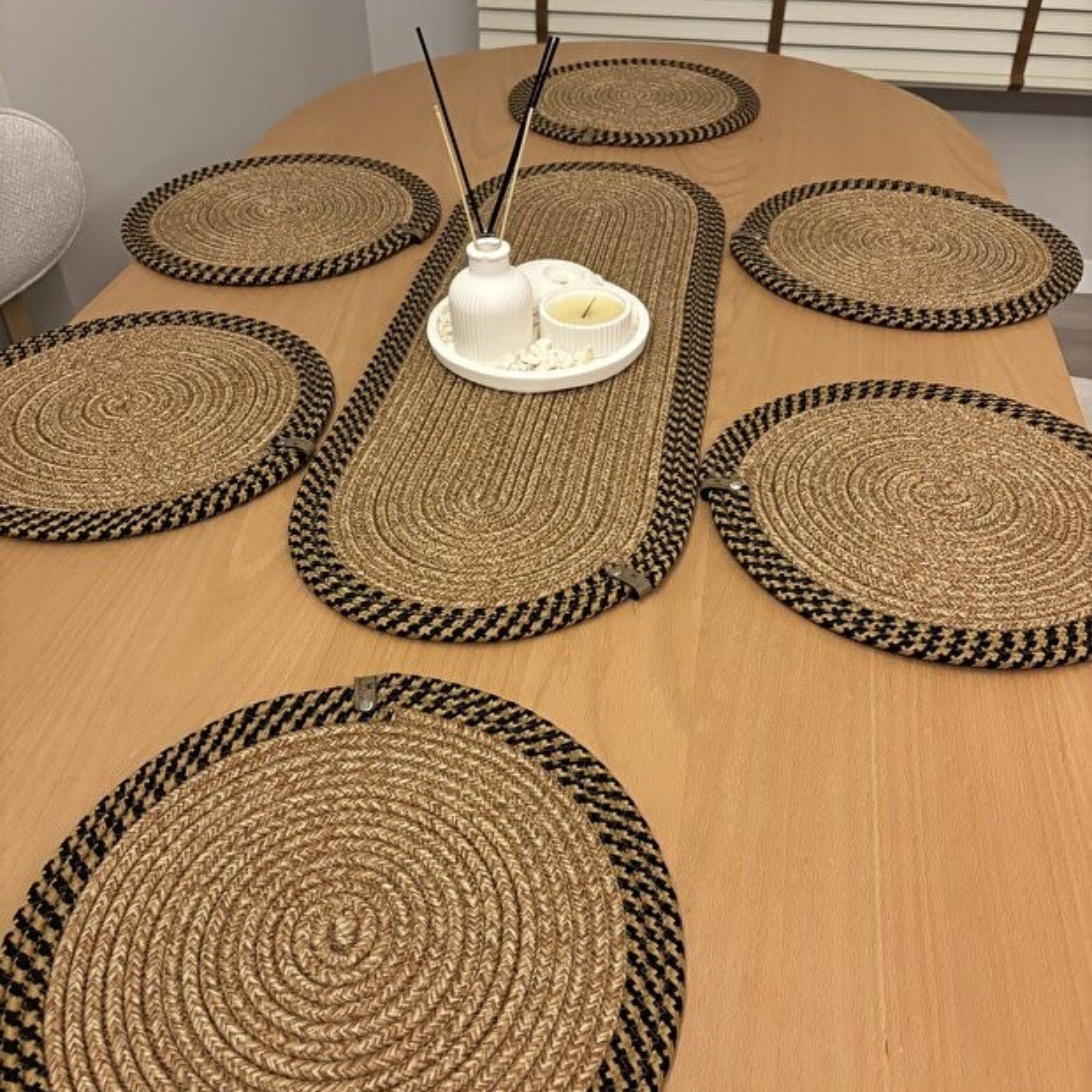 Herakles – 6-teiliges Jute Tischset mit Tischläufer