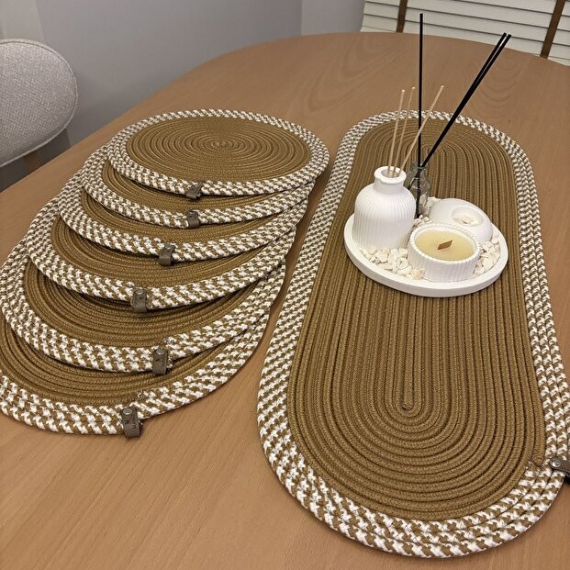 Herakles – 6-teiliges Jute Tischset mit Tischläufer